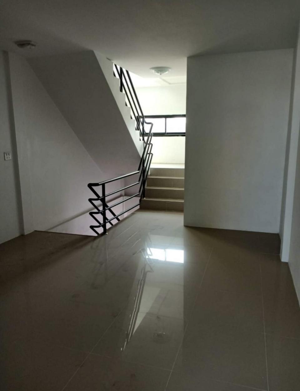 ขายอาคารพาณิชย์ใหม่ 3 ชั้น ทำเลดี ติดถนนเส้นสุวรรณสร 33 จังหวัดปราจีนบุรี