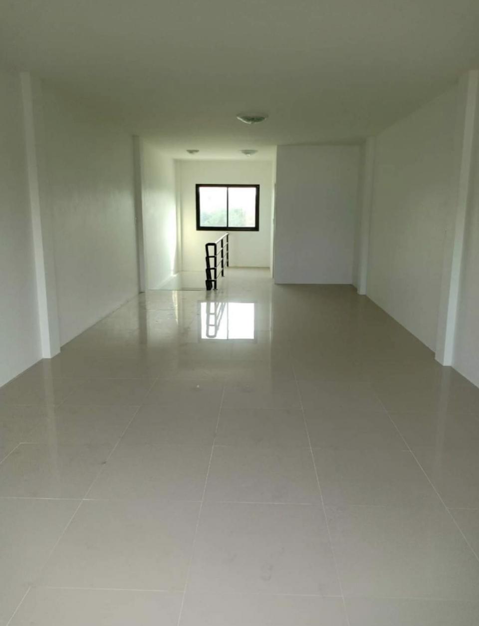 ขายอาคารพาณิชย์ใหม่ 3 ชั้น ทำเลดี ติดถนนเส้นสุวรรณสร 33 จังหวัดปราจีนบุรี