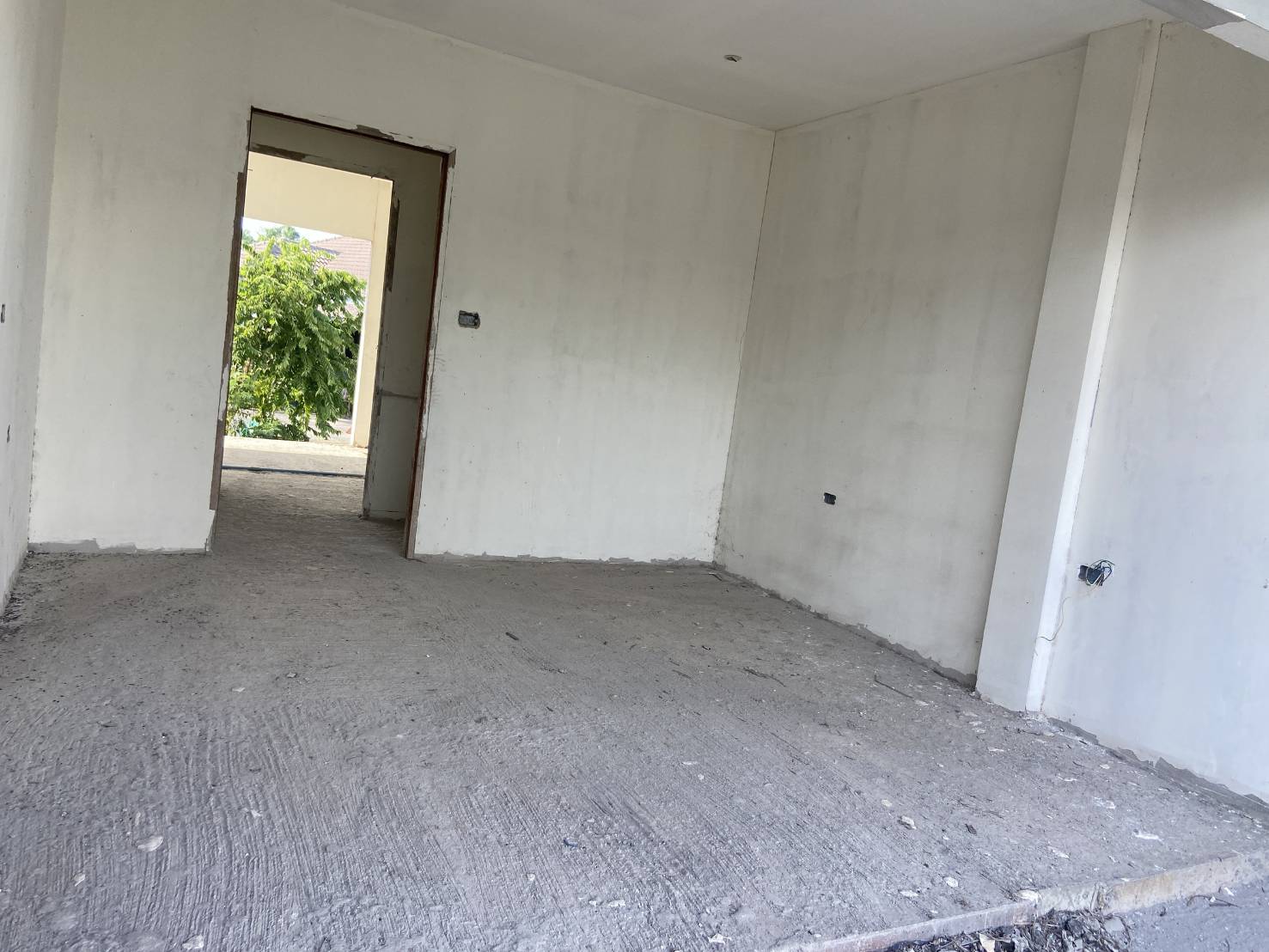 ขายทาวน์เฮ้าส์ 2 ชั้น (ขายตามสภาพ) ทำเลดี หมู่บ้านนคราศิริ ซอยทุ่งกลม-ตาลหมัน19 จังหวัดชลบุรี