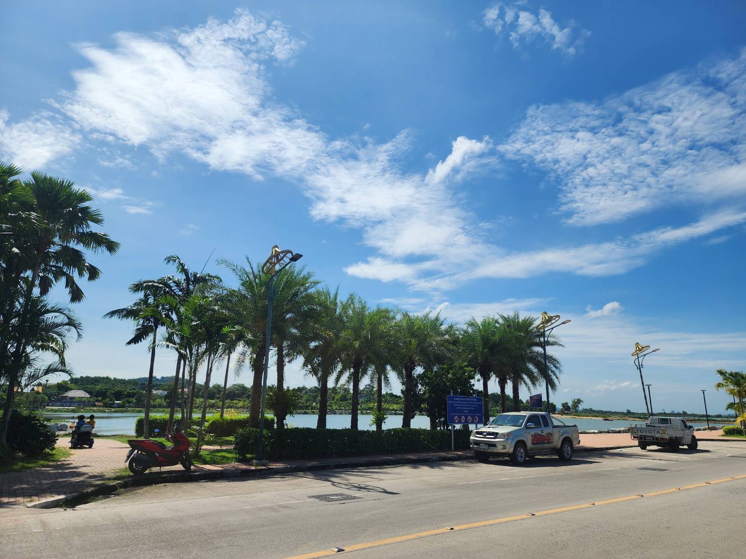 ขายทาวน์เฮ้าส์ 2 ชั้น (ขายตามสภาพ) หมู่บ้านนคราศิริ ซอยทุ่งกลม-ตาลหมัน19 จังหวัดชลบุรี