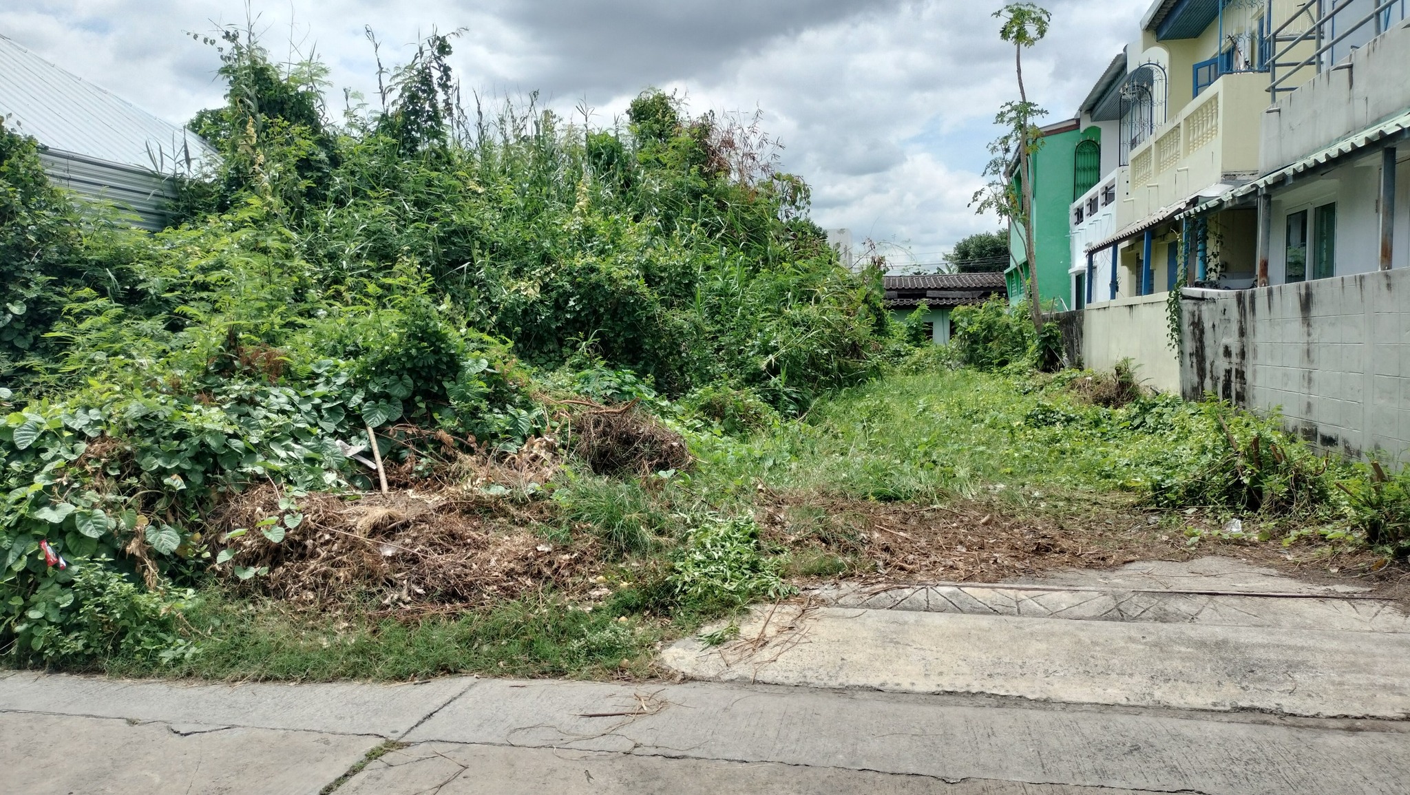 ขายที่ดินเปล่า ติดถนน ทำเลทอง ซอยอัสสัมชัญ5 เขตภาษีเจริญ  จังหวัดกรุงเทพมหานคร