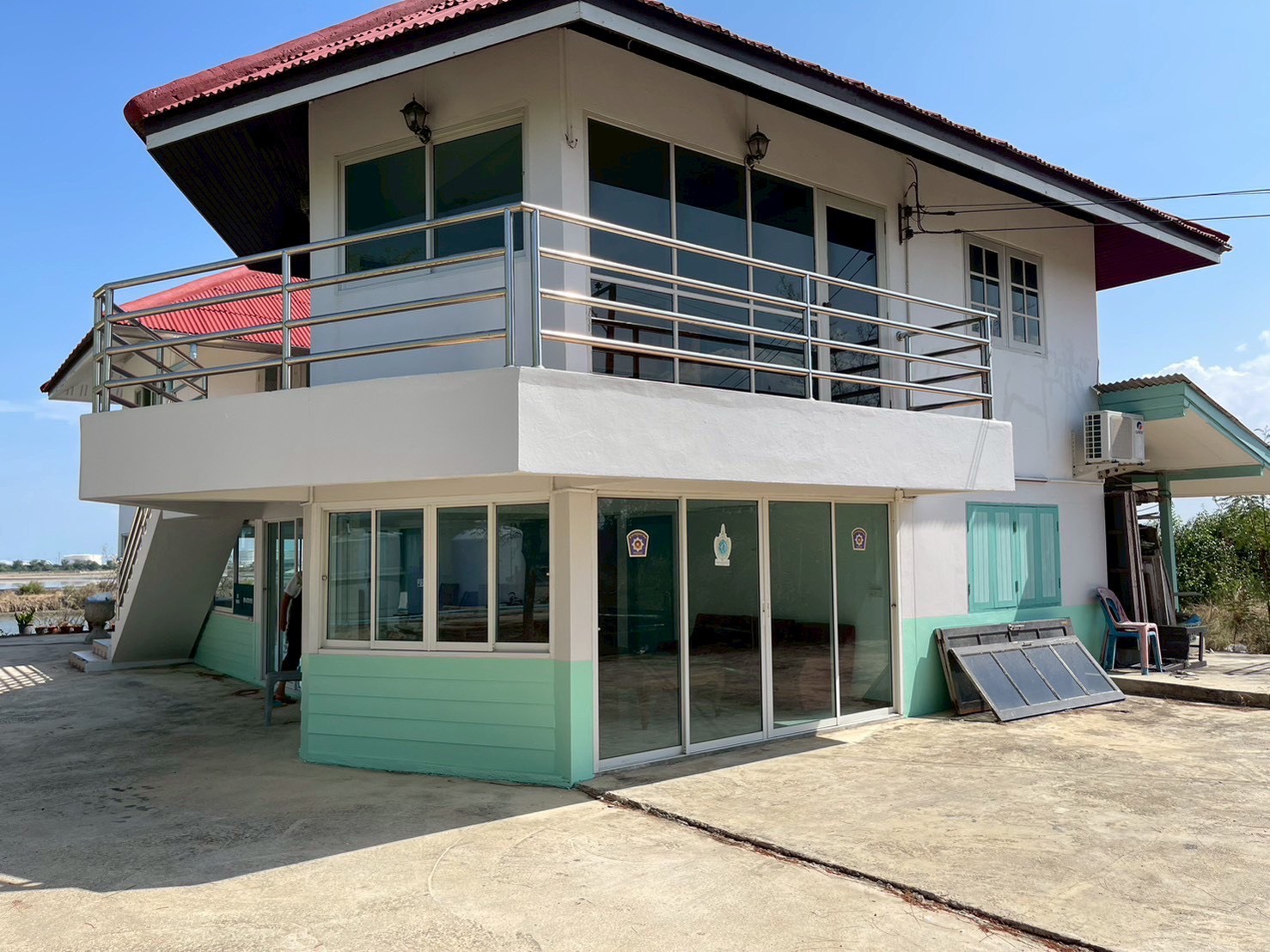 ขายที่ดินพร้อมบ้านพัก ทำเลศักยภาพสูง วิวนาเกลือสวย จ.เพชรบุรี