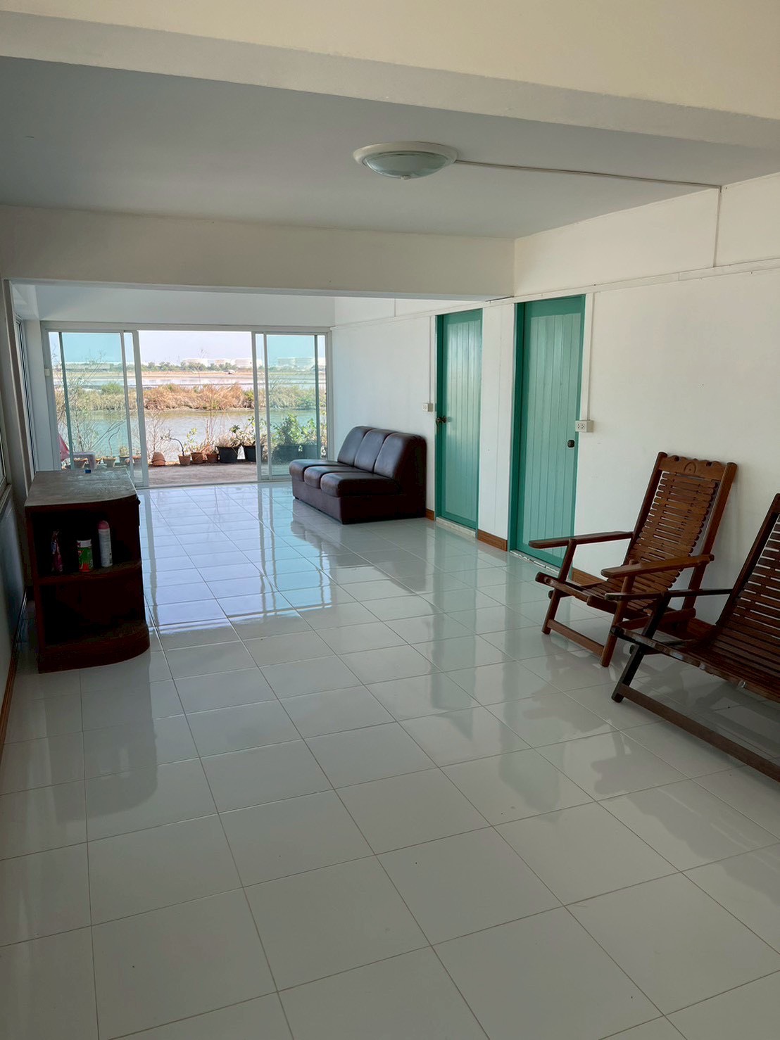 ขายที่ดินพร้อมบ้านพัก ทำเลศักยภาพสูง วิวนาเกลือสวย จ.เพชรบุรี