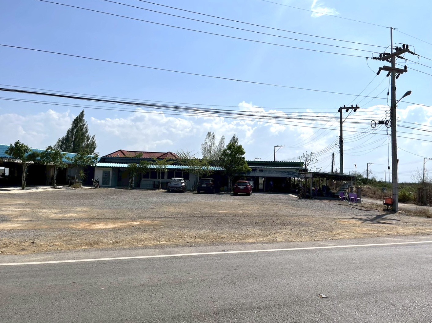 ขายที่ดินพร้อมบ้านพัก ทำเลศักยภาพสูง วิวนาเกลือสวย จ.เพชรบุรี