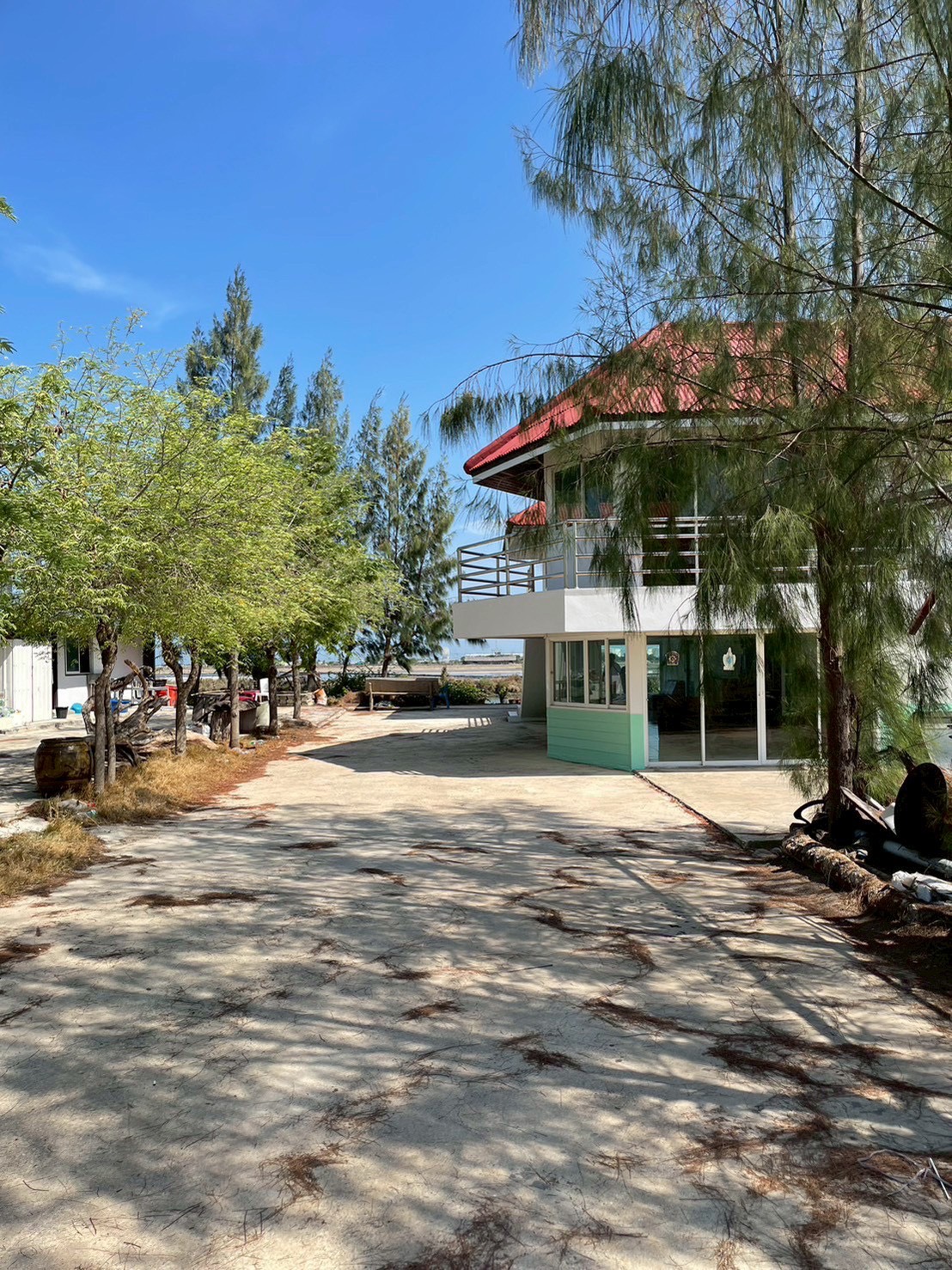 ขายที่ดินพร้อมบ้านพัก ทำเลศักยภาพสูง วิวนาเกลือสวย จ.เพชรบุรี