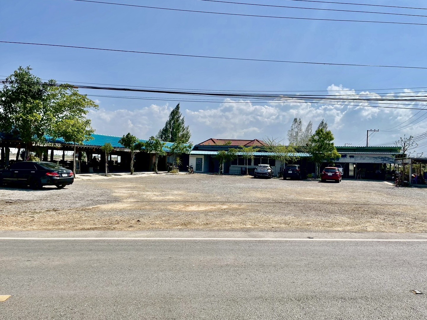 ขายที่ดินพร้อมบ้านพัก ทำเลศักยภาพสูง วิวนาเกลือสวย จ.เพชรบุรี