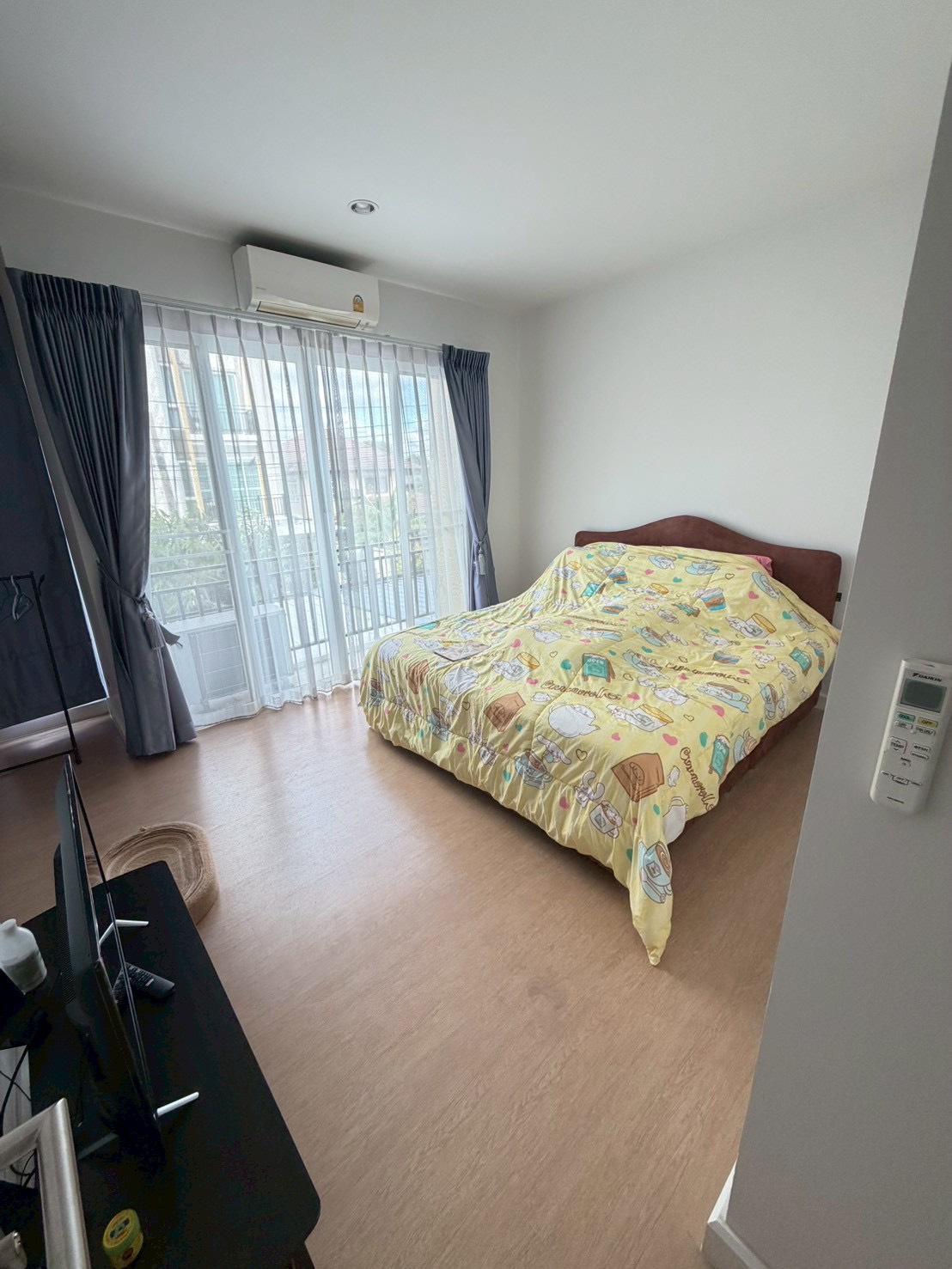 ขายทาวน์โฮม 3 ชั้น โครงการ Flora Tiwanon ทำเลดี ติดถนนใหญ่ ใกล้ MRT จังหวัดนนทบุรี