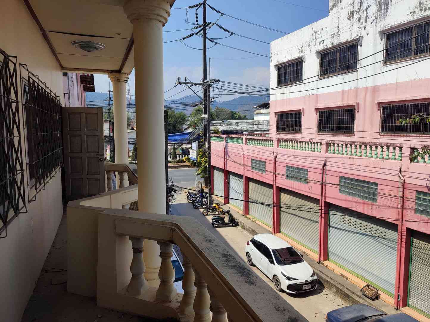 ลดราคาพิเศษ !! ขายตึกแถว 2 ชั้นครึ่ง 2 คูหา ทำเลทอง ใจกลาง อำเภอแม่สาย จังหวัดเชียงราย