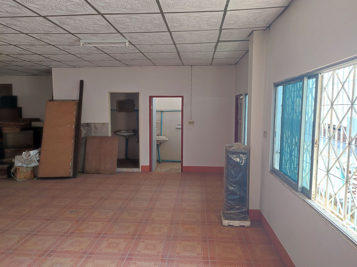 ลดราคาพิเศษ !! ขายตึกแถว 2 ชั้นครึ่ง 2 คูหา ทำเลทอง ใจกลาง อำเภอแม่สาย จังหวัดเชียงราย