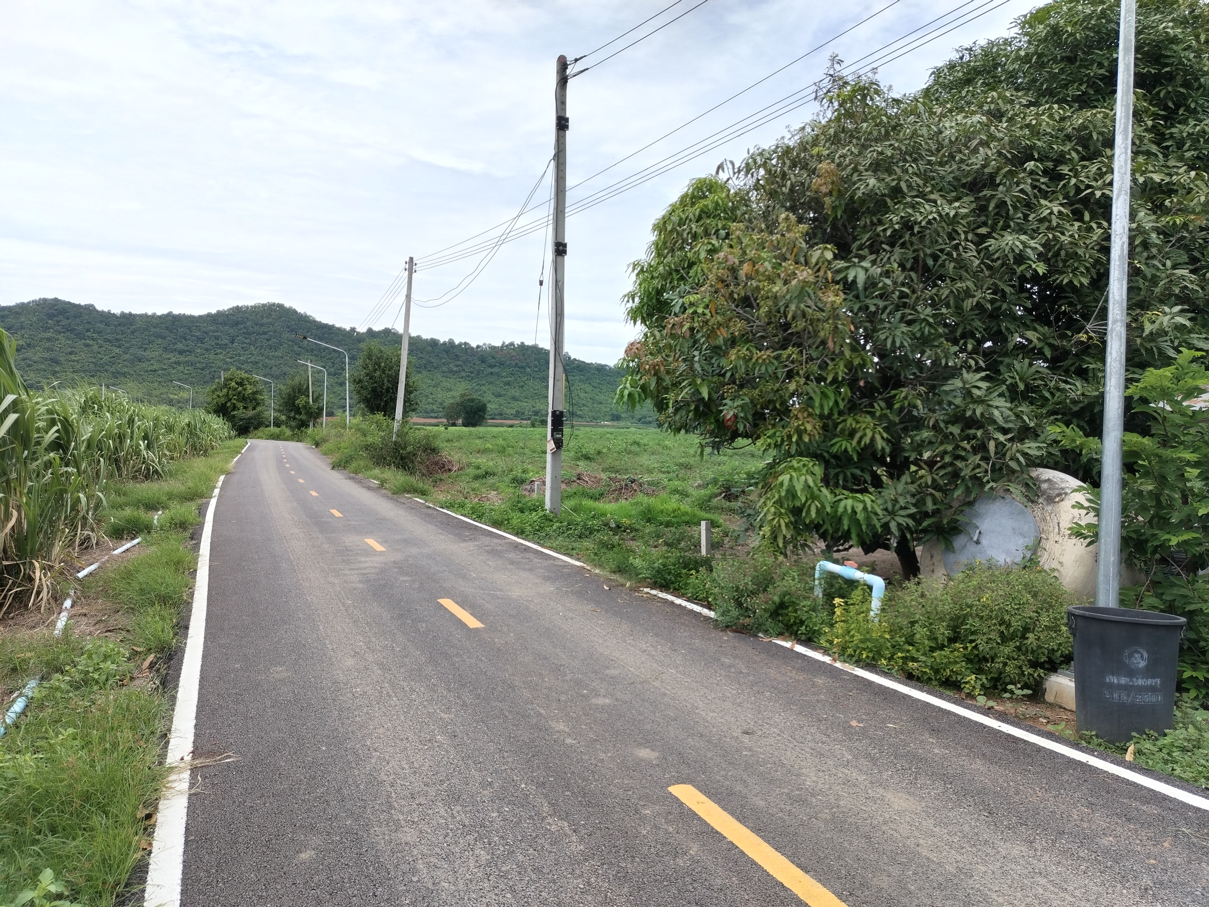 ราคาถู๊กถูกสุดๆ ที่ดินทำเลทอง โฉนดครุฑแดง เชิงเขา ติดห้วย น้ำไฟพร้อม ถนนลาดยาง อ.ท่าม่วง จ.กาญจนบุรี 60ไร่+ เพียงไร่ละ190,000