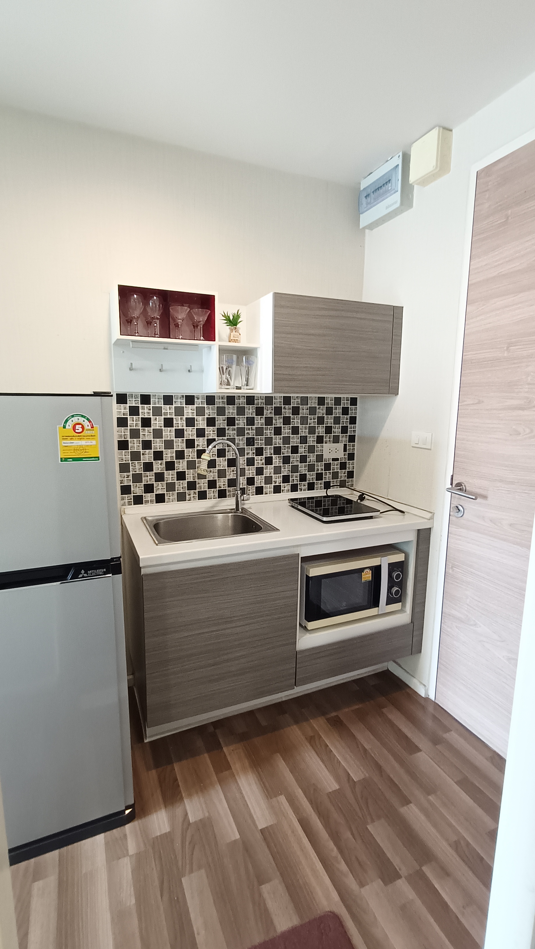 ขายด่วน! Living Nest รามคำแหง 25 ตรม. อยู่เอง สภาพดีมาก ใกล้เดอะมอลล์บางกะปิ และ MRT 2 สาย ต่อรองได้