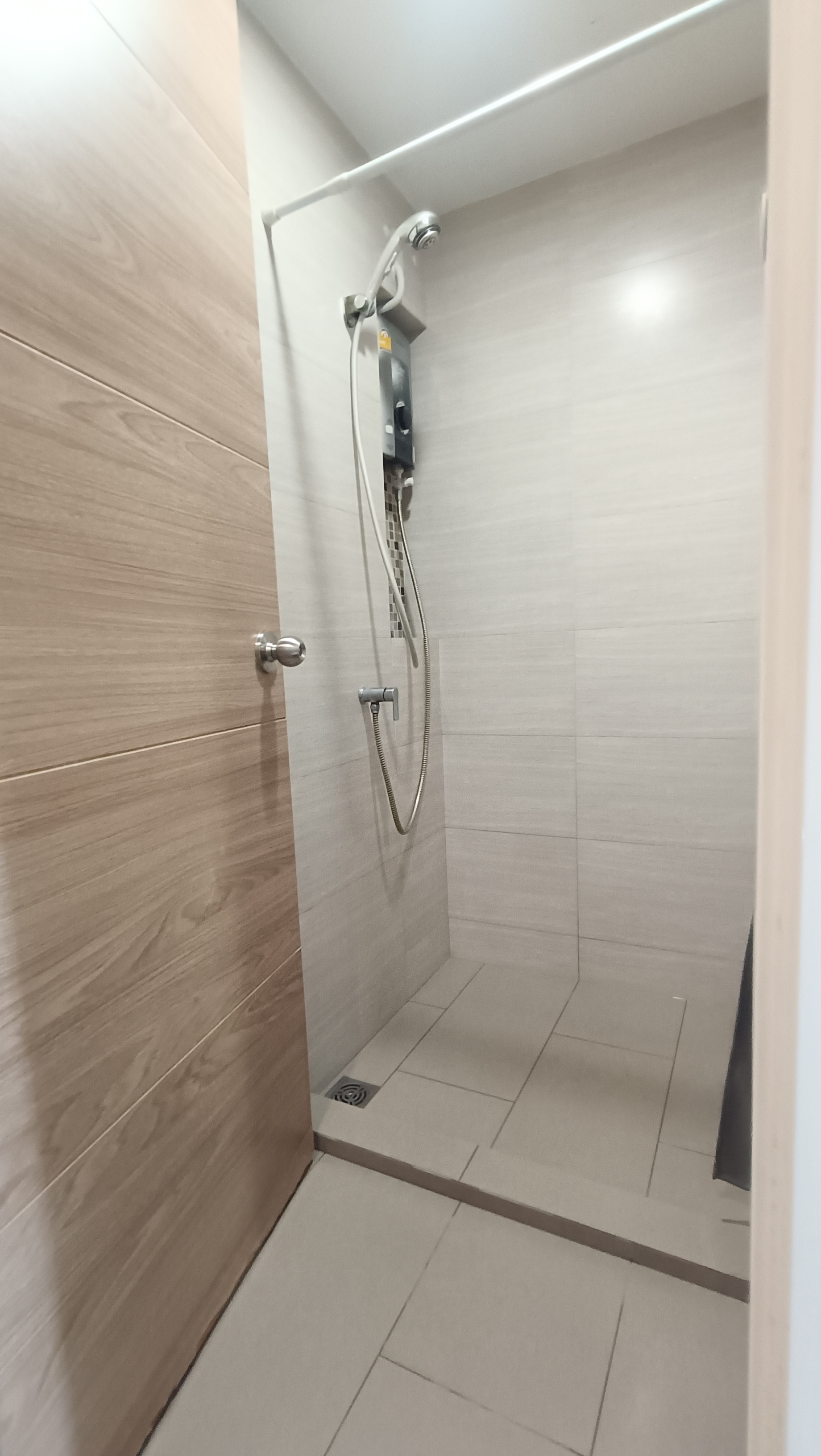 ขายด่วน! Living Nest รามคำแหง 25 ตรม. อยู่เอง สภาพดีมาก ใกล้เดอะมอลล์บางกะปิ และ MRT 2 สาย ต่อรองได้