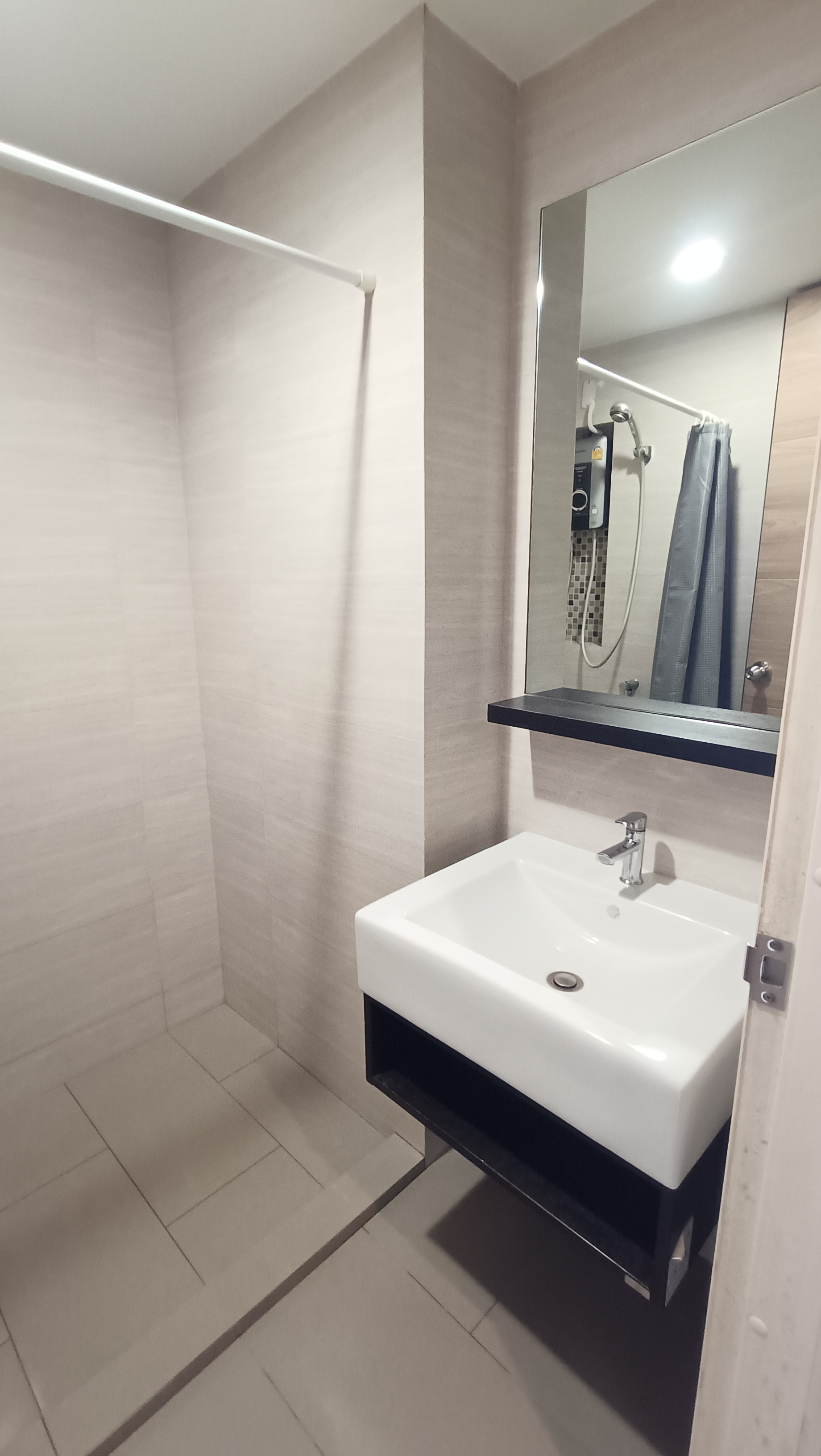 ขายด่วน! Living Nest รามคำแหง 25 ตรม. อยู่เอง สภาพดีมาก ใกล้เดอะมอลล์บางกะปิ และ MRT 2 สาย ต่อรองได้