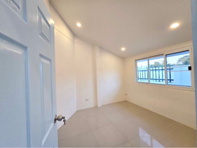 ขายบ้านแฝด ชั้นเดียว หมู่บ้านดาราวดี (หน้าหมู่บ้านพฤกษาวิลล์ สนามบิน) หลังขนส่งเชียงใหม่