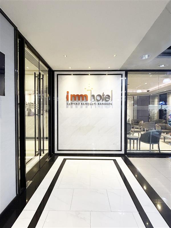 ห้องพักให้เช่า รายสัปดาห์/ รายเดือน ฟรี ค่าน้ำ ค่าไฟ ค่าอินเตอร์เนต ที่จอดรถฟรี 1 คัน ต่อห้อง ฟรีบริการทำความสะอาดห้องพัก 1 ครั้งต่อสัปดาห์