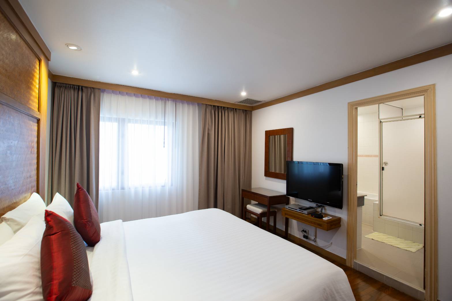 ห้องพักให้เช่ารายเดือน ราคาสุดพิเศษ ฟรีทำความสะอาดห้องอาทิตย์ละ 2 ครั้ง, ผ้าเช็ดตัวจะเปลี่ยนครั้งละ 2 ผืน ตอนทำห้อง ถ้าขอเพิ่มมีค่าใช้จ่าย, ราคานี้รวมค่าน้ำ ค่าไฟค่า WiFi เรียบร้อยแล้ว