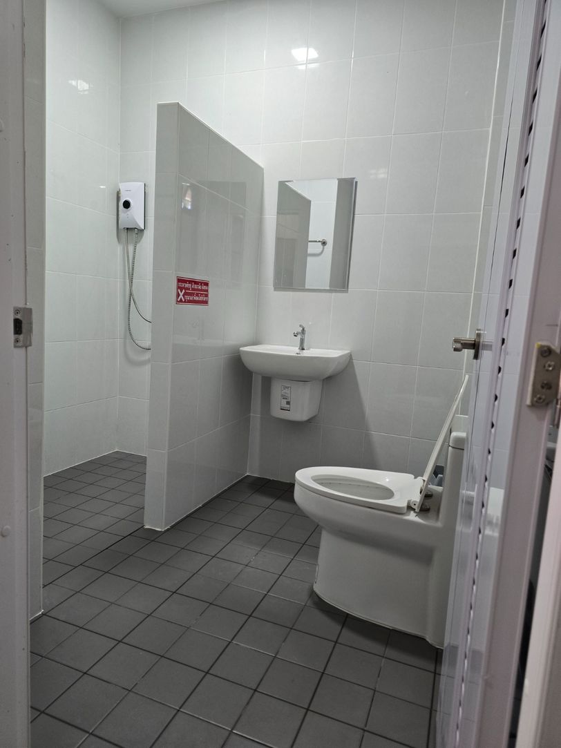 ขายเกสต์เฮาส์พร้อมร้านกาแฟ บรรยากาศบ้านสวน ทำเลดี ติดถนนใหญ่ อ.เสริมงาม จ.ลำปาง 