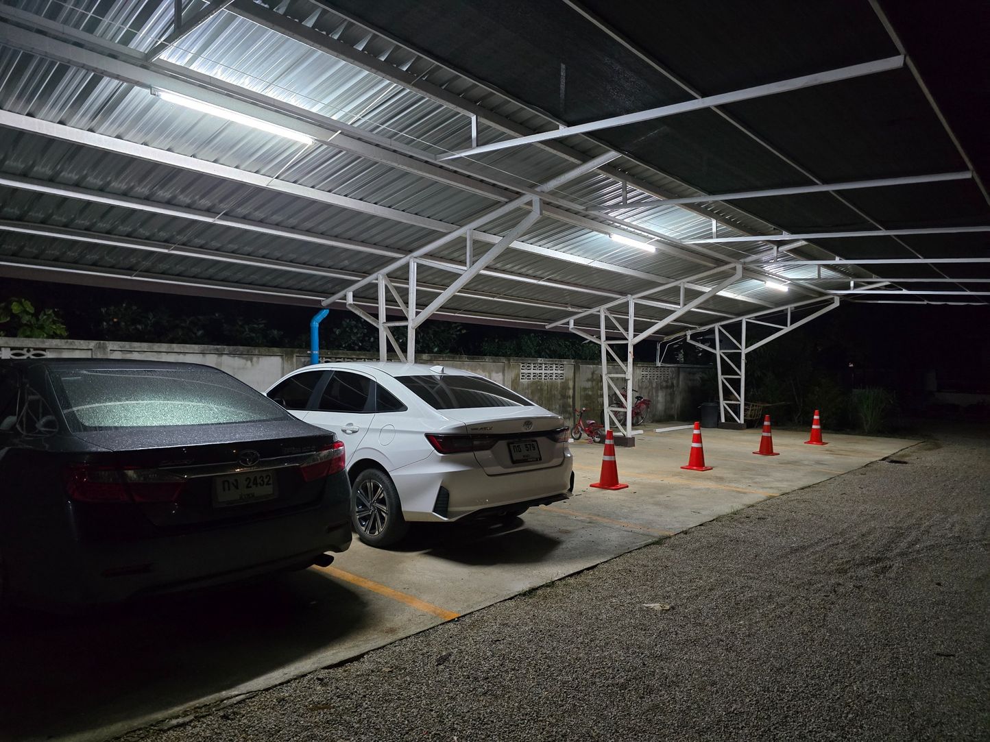 ขายเกสต์เฮาส์พร้อมร้านกาแฟ บรรยากาศบ้านสวน ทำเลดี ติดถนนใหญ่ อ.เสริมงาม จ.ลำปาง 