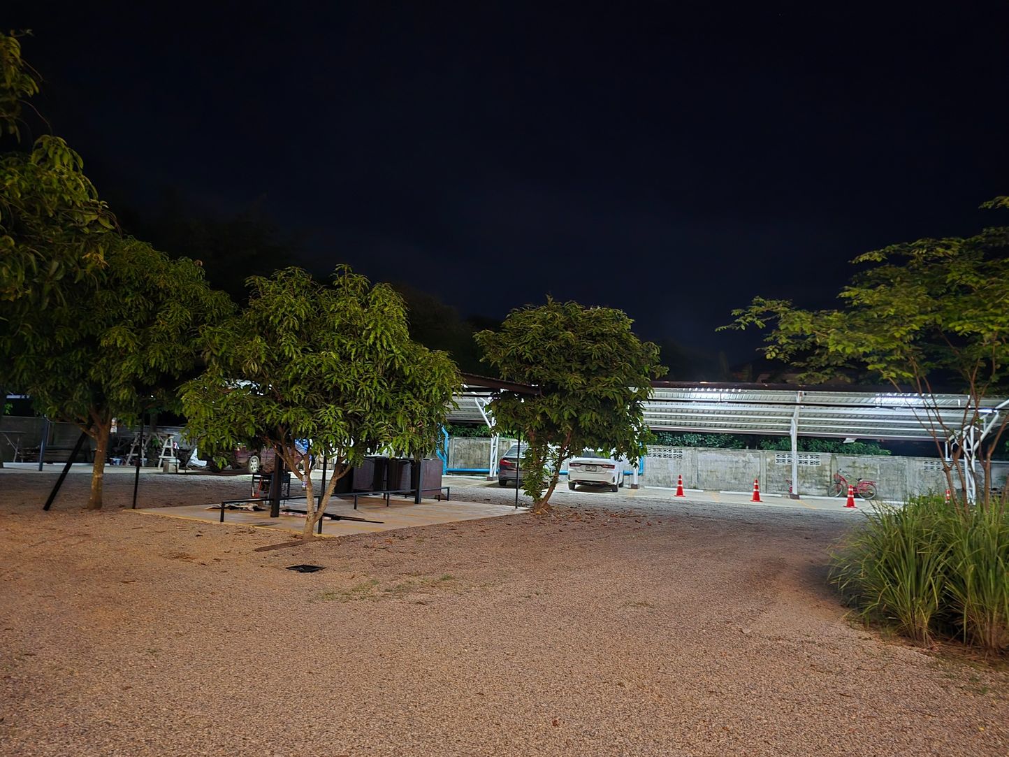 ขายเกสต์เฮาส์พร้อมร้านกาแฟ บรรยากาศบ้านสวน ทำเลดี ติดถนนใหญ่ อ.เสริมงาม จ.ลำปาง 