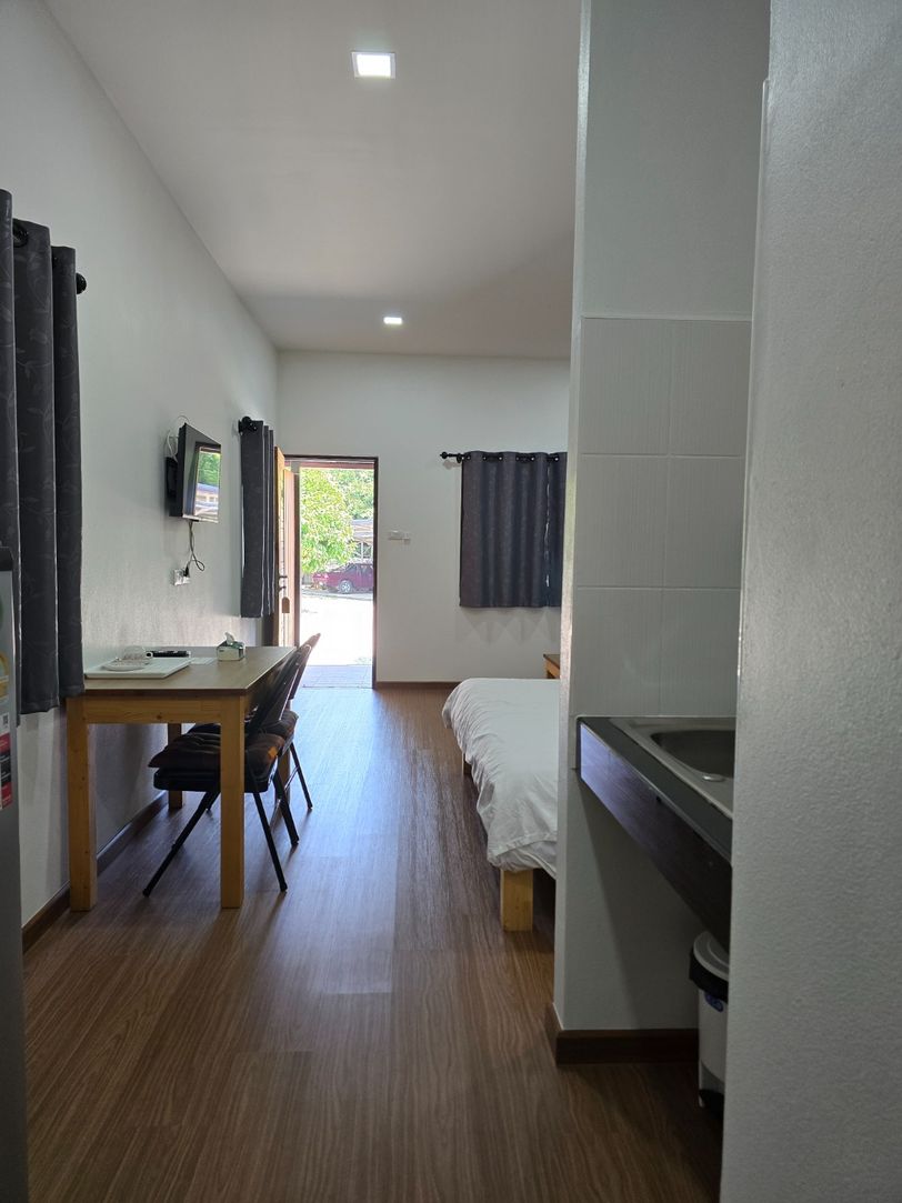 ขายเกสต์เฮาส์พร้อมร้านกาแฟ บรรยากาศบ้านสวน ทำเลดี ติดถนนใหญ่ อ.เสริมงาม จ.ลำปาง 