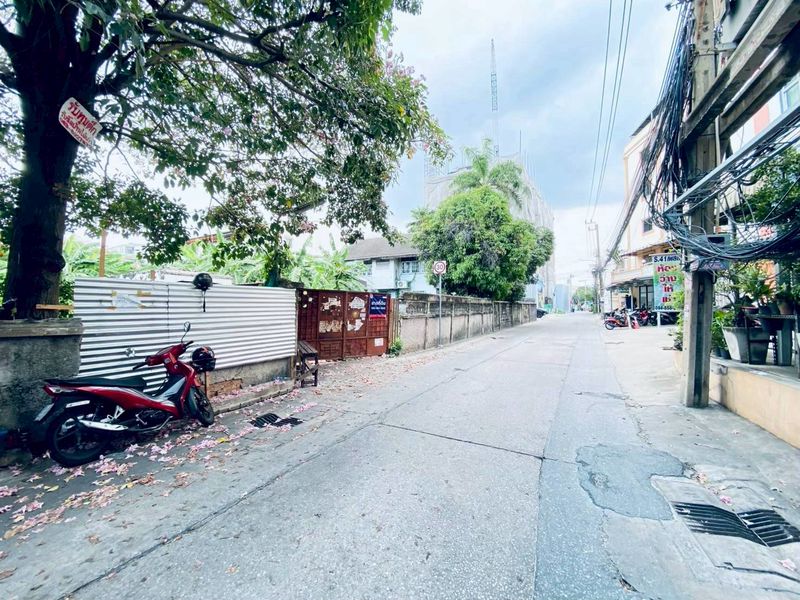 ขายที่ดินเปล่า ถมแล้ว ทำเลดี ซอยอินทามระ 41 (ดินแดง) #ราคาดีทำเลดีมากติดต่อผึ้งรติ0619419639 