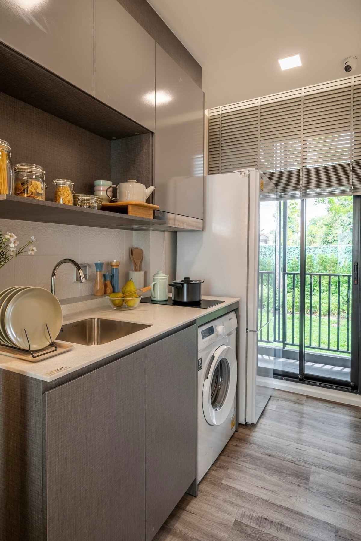 ขายดาวน์คอนโด Modiz Vault Kaset Sripatum ชั้น 6 ใกล้ BTS ศรีปทุม 500 ม. ลด 270,000 เหลือเพียง 2.74 ล้าน