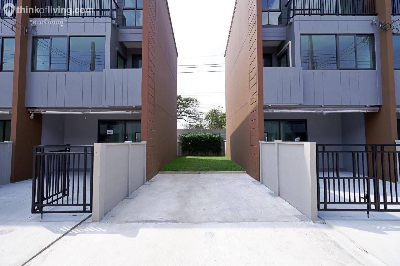 ขายทาวน์โฮม 3 ชั้น หลังริม บ้านใหม่ไม่เคยเข้าอยู่ โครงการบ้านกลางเมือง สุขุมวิท-อ่อนนุช