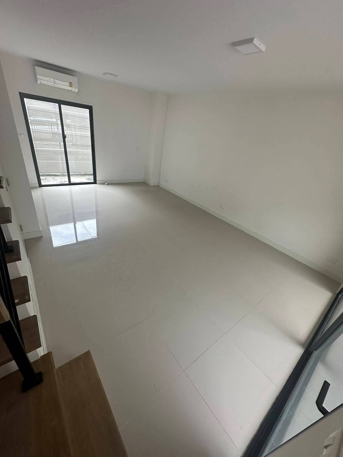 ขายทาวน์โฮม 3 ชั้น หลังริม บ้านใหม่ไม่เคยเข้าอยู่ โครงการบ้านกลางเมือง สุขุมวิท-อ่อนนุช