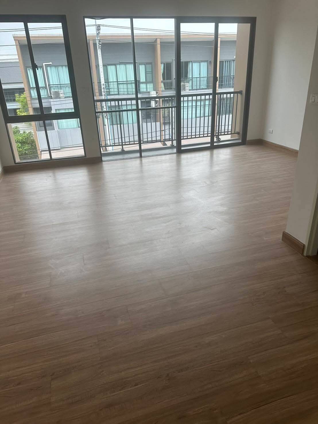 ขายทาวน์โฮม 3 ชั้น หลังริม บ้านใหม่ไม่เคยเข้าอยู่ โครงการบ้านกลางเมือง สุขุมวิท-อ่อนนุช