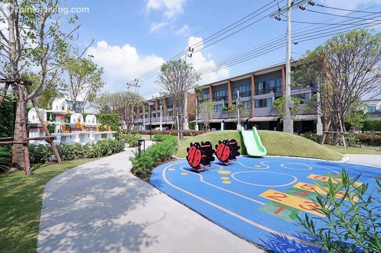 ขายทาวน์โฮม 3 ชั้น หลังริม บ้านใหม่ไม่เคยเข้าอยู่ โครงการบ้านกลางเมือง สุขุมวิท-อ่อนนุช
