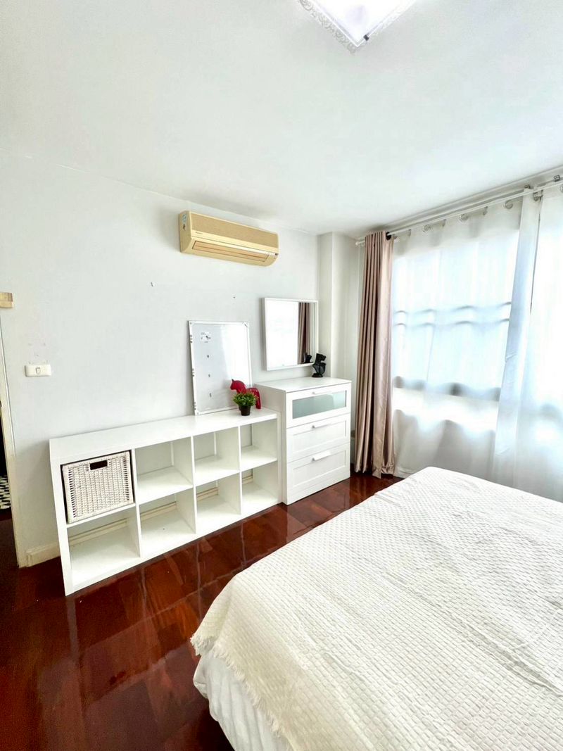 ขายคอนโด 49 PLUS ใกล้รถไฟฟ้า BTS ทองหล่อ ราคาดีทำเลดีมาก ติดต่อ ผึ้งรติ 0619419639