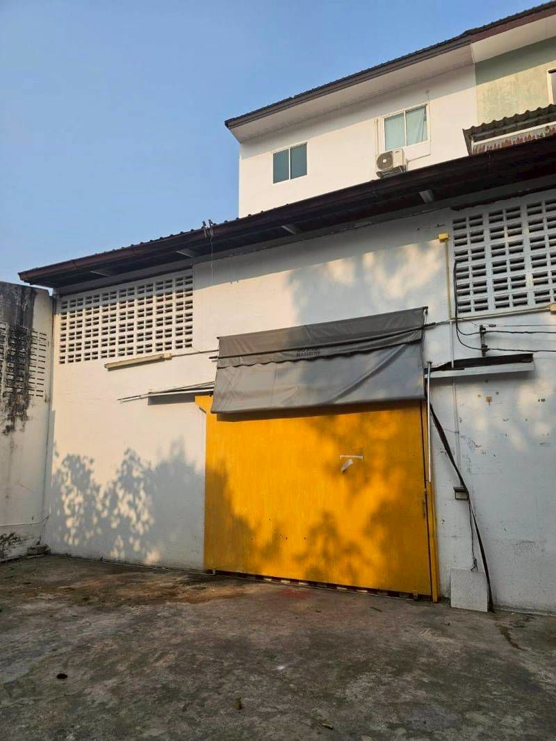 ขายที่ดินพร้อมโกดัง 76 ตารางวา ซ.อินทามระ 44 ใกล้ปากซอย20ม. ย่านรัชดา ใกล้ MRT ห้วยขวาง ราคาดีทำเลดีมากติดต่อ ผึ้งรติ 0619419639 