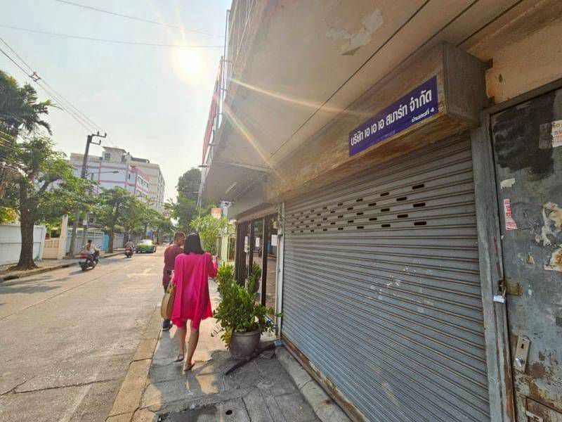 ขายที่ดินพร้อมโกดัง 76 ตารางวา ซ.อินทามระ 44 ใกล้ปากซอย20ม. ย่านรัชดา ใกล้ MRT ห้วยขวาง ราคาดีทำเลดีมากติดต่อ ผึ้งรติ 0619419639 