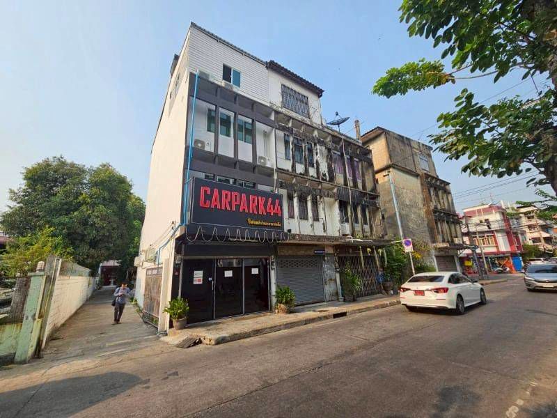 ขายที่ดินพร้อมโกดัง 76 ตารางวา ซ.อินทามระ 44 ใกล้ปากซอย20ม. ย่านรัชดา ใกล้ MRT ห้วยขวาง ราคาดีทำเลดีมากติดต่อ ผึ้งรติ 0619419639 