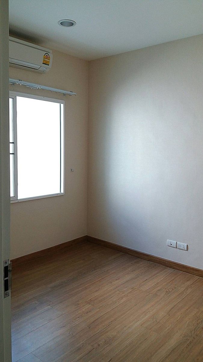 ขายทาวน์โฮม3ชั้น บ้านกลางเมือง หมู่บ้านติดถนน ใกล้เซ็นทรัลอีสต์วิวล์ ราคาดีทำเลดีมาก ติดต่อผึ้งรติ 0619419639