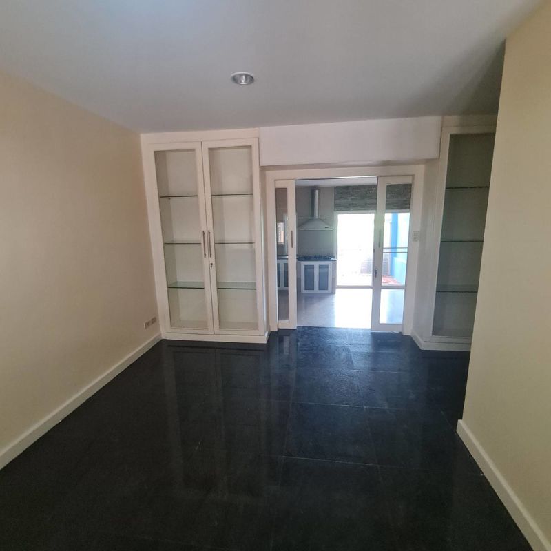 ขายบ้านเเฝด 3ชั้น กลางเมืองรัชดา-เหม่งจ๋าย ใกล้ นานาชาติKIS ราคาดีทำเลดี ติดต่อผึ้งรติ 0619419639 