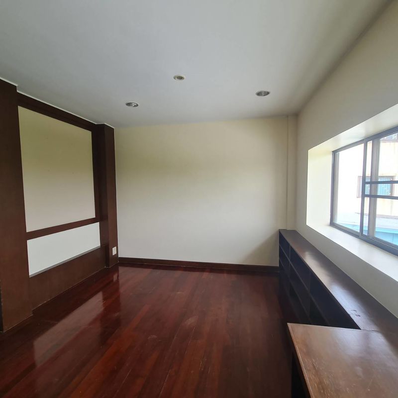 ขายบ้านเเฝด 3ชั้น กลางเมืองรัชดา-เหม่งจ๋าย ใกล้ นานาชาติKIS ราคาดีทำเลดี ติดต่อผึ้งรติ 0619419639 