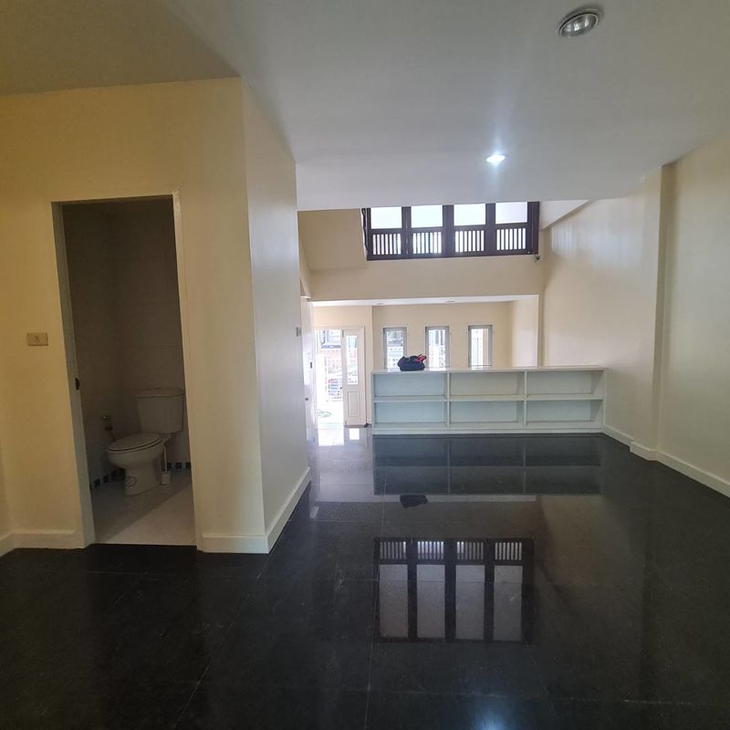 ขายบ้านเเฝด 3ชั้น กลางเมืองรัชดา-เหม่งจ๋าย ใกล้ นานาชาติKIS ราคาดีทำเลดี ติดต่อผึ้งรติ 0619419639 