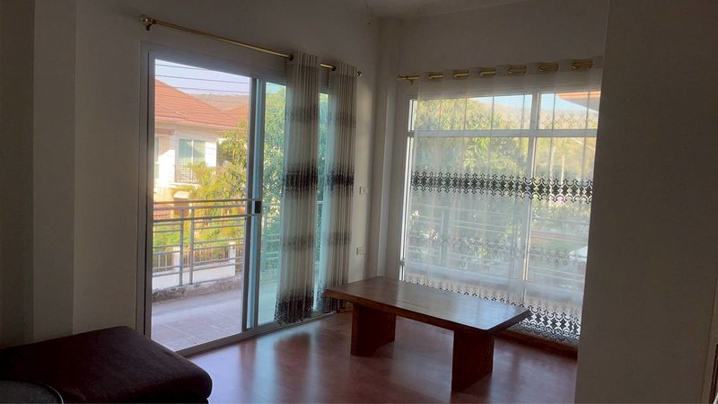 ขายบ้านเดี่ยว 2 ชั้น ทำเลดี 87 ตรวา หมู่บ้านลดาวัลย์ ราคาดีทำเลดีมาก ติดต่อผึ้งรติ 0619419639 