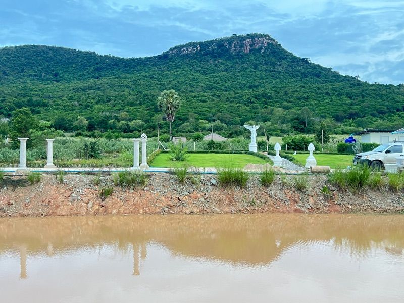 ขายที่ดินพร้อมสิ่งปลูกสร้าง ทำเลดี วิวภูเขา แก่งกระจาน จังหวัดเพชรบุรี