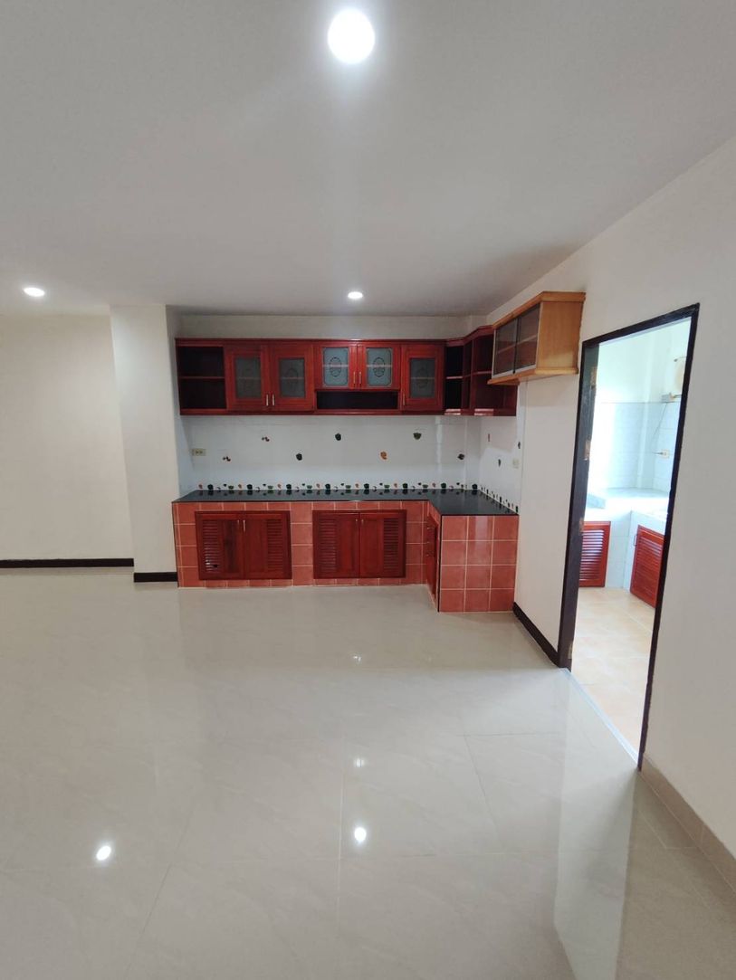 ขายทาวน์เฮ้าส์ 2 ชั้น รีโนเวทใหม่ โครงการหมู่บ้านณัฐวรรณ เขตหนองจอก กรุงเทพฯ