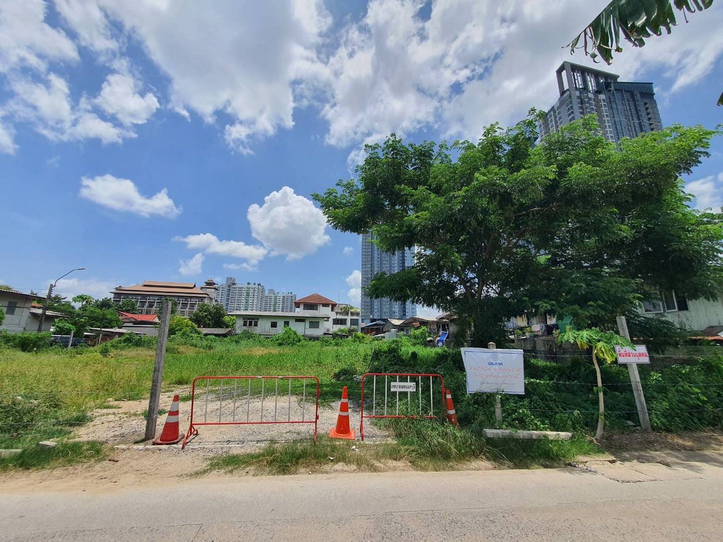 ให้เช่าที่ดินเปล่า ทำเลดี แปลงมุม ใจกลางชุมชนซอยกรุงเทพนนท์ 13 (ซอยทับทิม)  จ.นนทบุรี