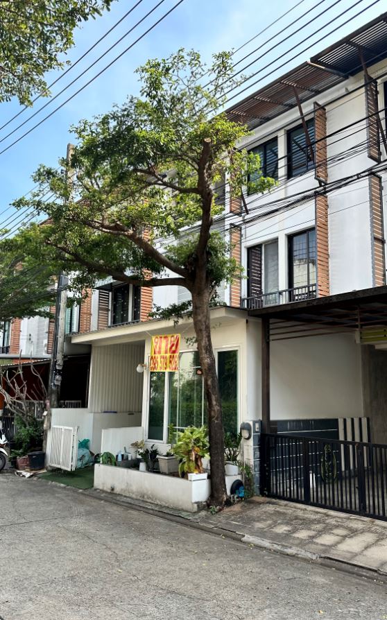 ขายทาวน์เฮ้าส์ 3 ชั้น ทำเลดี โครงการ อารียา โมวา กรุงเทพฯ