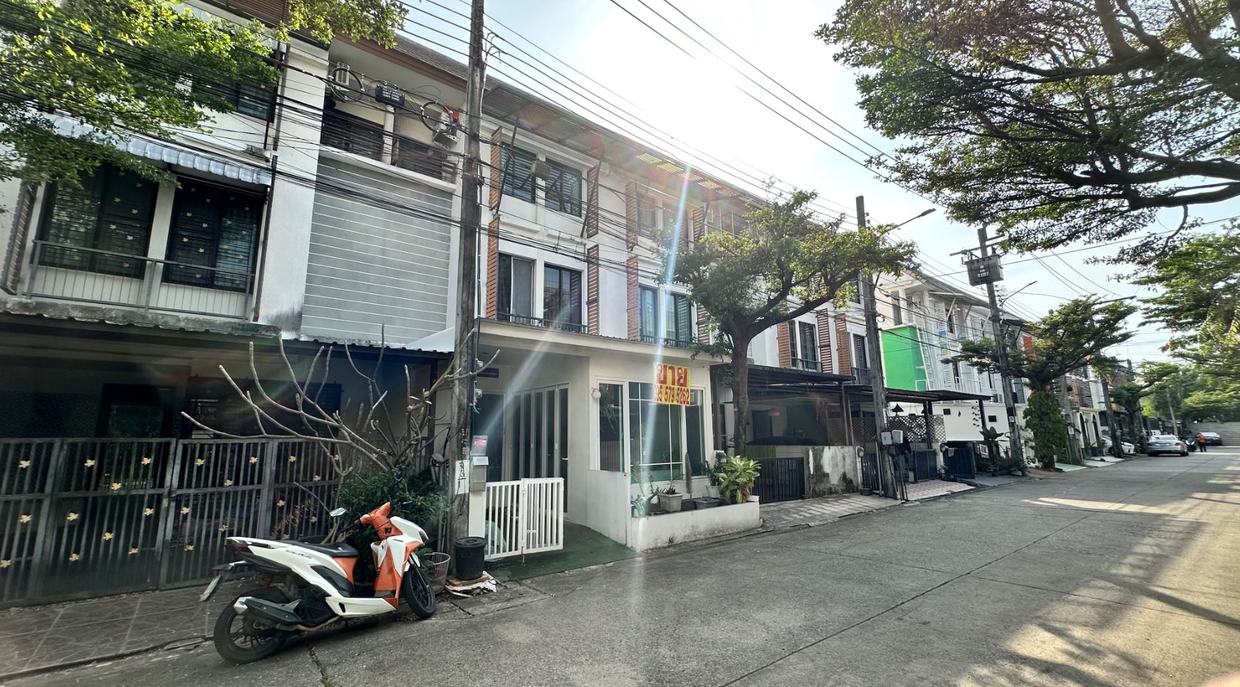 ขายทาวน์เฮ้าส์ 3 ชั้น ทำเลดี โครงการ อารียา โมวา กรุงเทพฯ