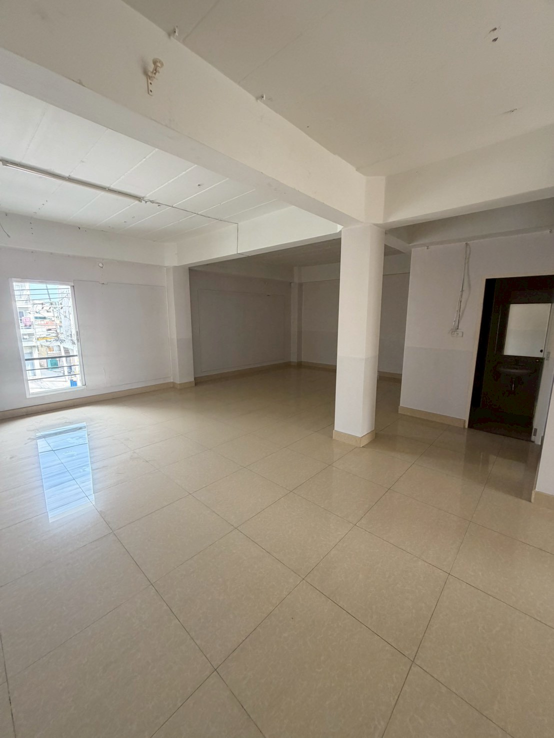 ขายอาคารพาณิชย์ 2 คูหา 3 ชั้น พร้อมชั้นลอย ทำเลดี ใกล้ตลาดไท อ.คลองหลวง จ.ปทุมธานี