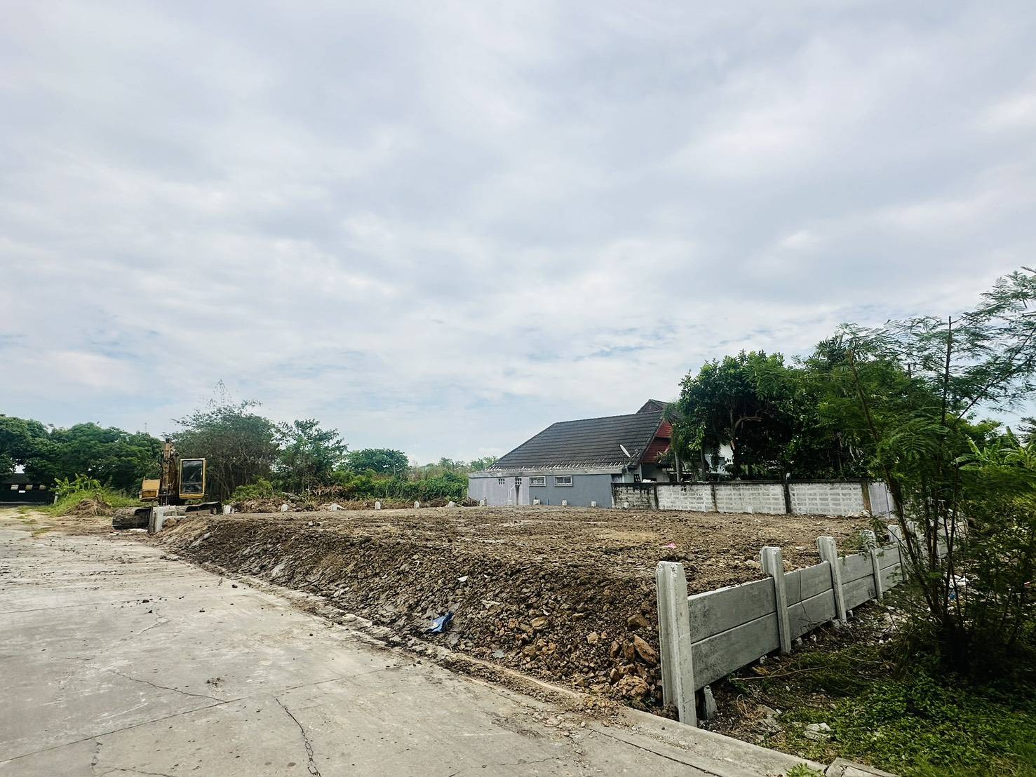 ขายที่ดินเปล่า ถมเเล้ว ทำเลดี มีนบุรี ร่มเกล้า ซ.6 ใกล้แหล่งชุมชน เหมาะสำหรับลงทุน/อยู่อาศัย