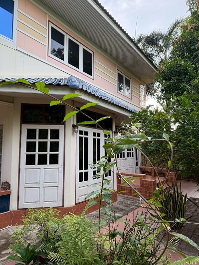 ขายบ้าน2ชั้น ตะพานหิน พิจิตร 3นอน2น้ำ ฮวงจุ้ยดี ไม่ท่วม ร่มรื่น (มีที่ดินแยกขาย)