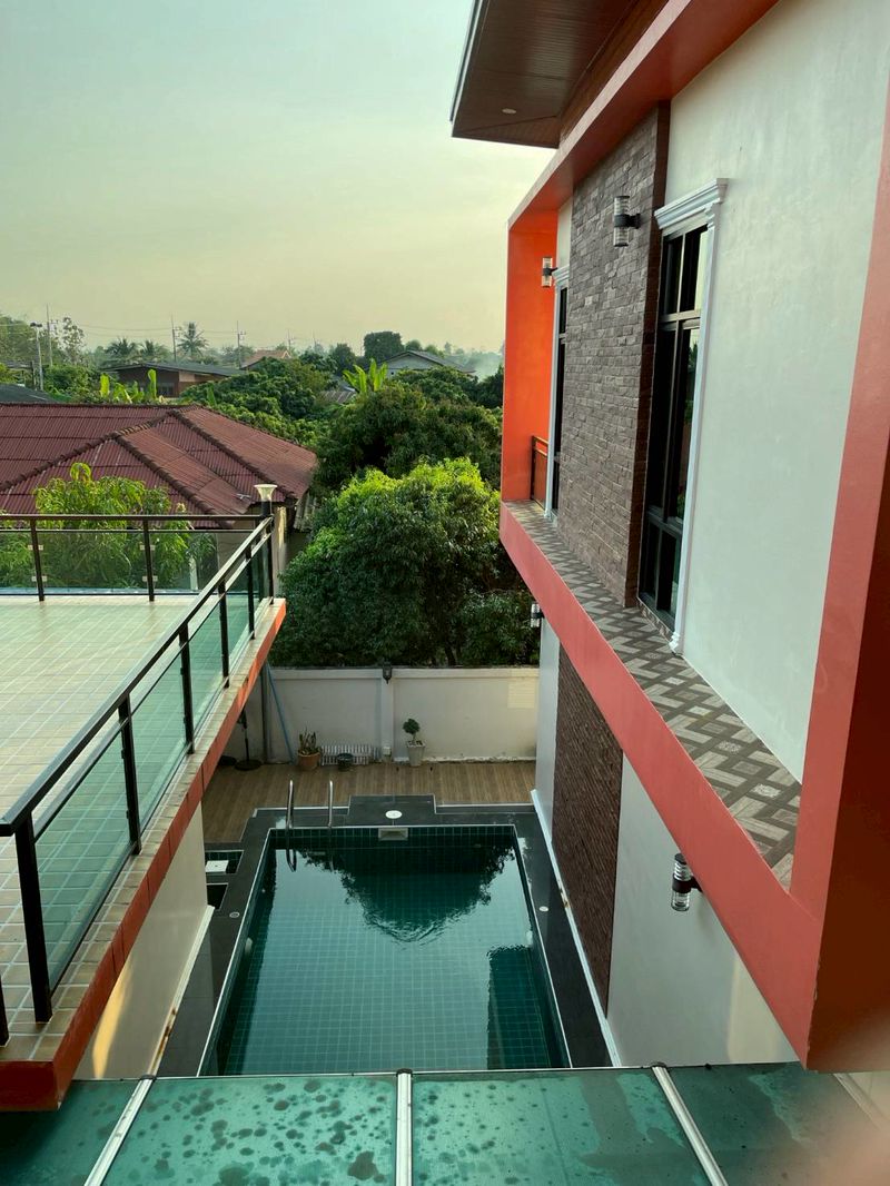 ขายบ้านพูลวิลล่า2 ชั้น สันป่าตองเชียงใหม่ ราคาดีทำเลดีมาก ติดต่อผึ้งรติ 0619419639 