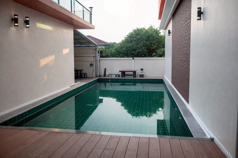 ขายบ้านพูลวิลล่า2 ชั้น สันป่าตองเชียงใหม่ ราคาดีทำเลดีมาก ติดต่อผึ้งรติ 0619419639 