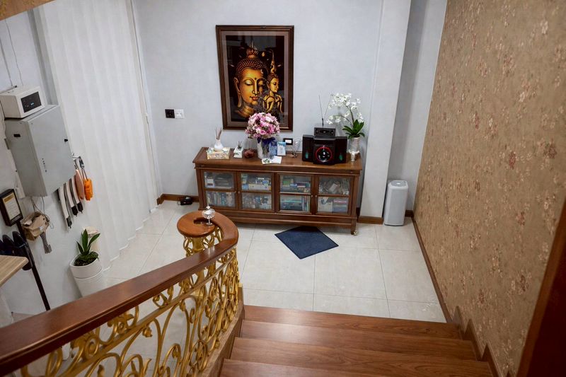 ขายบ้านพูลวิลล่า2 ชั้น สันป่าตองเชียงใหม่ ราคาดีทำเลดีมาก ติดต่อผึ้งรติ 0619419639 